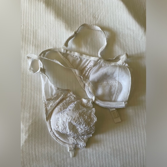 Vintage white lace bra with front closure - Picture 5 of 5